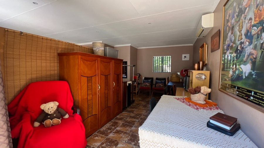 5 Bedroom Property for Sale in Langenhovenpark Free State